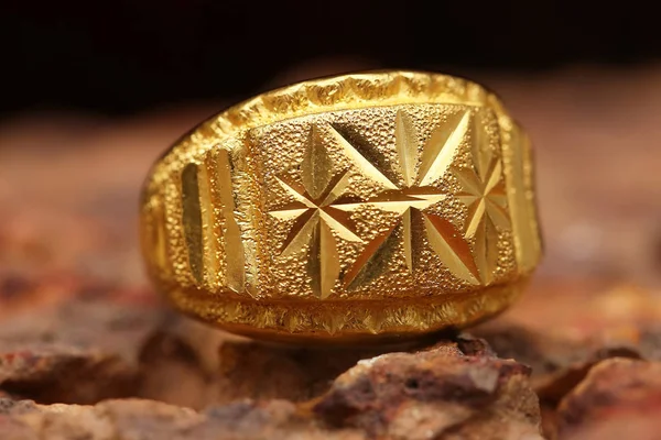 Old golden ring on stone texture — 스톡 사진