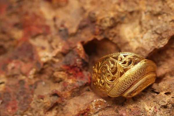 Régi arany gyűrű kő textúra — Stock Fotó