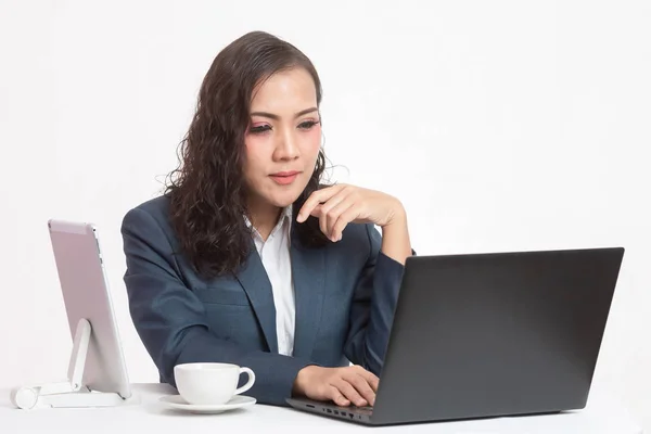Beautiful young executive with her work and coffee — 스톡 사진