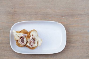 Ekmek jambon peyniri