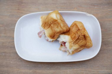 Ekmek jambon peyniri