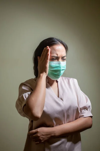 Women Concerned Covid Virus Her Mask — Stock Photo, Image