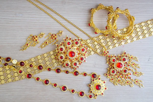 Tillbehör Thai Stil Guld Och Röd Pärla Sten — Stockfoto