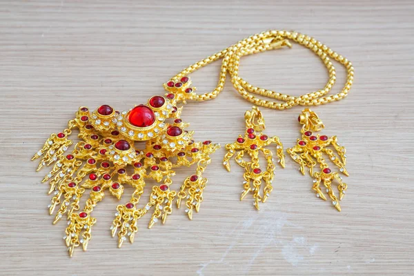 Accessori Stile Thailandese Oro Pietra Preziosa Rossa — Foto Stock