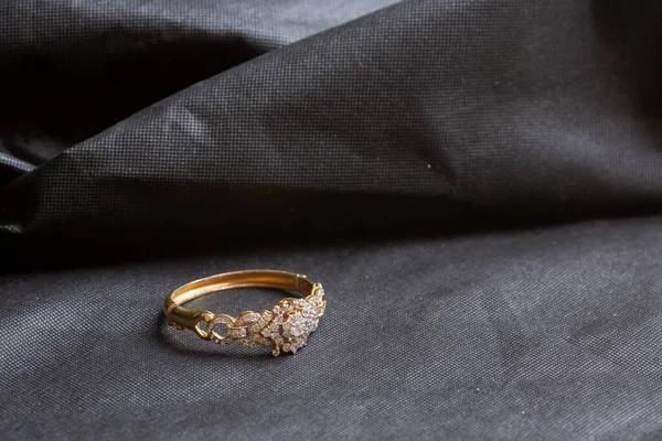 Antieke Gouden Armband Met Diamanten — Stockfoto
