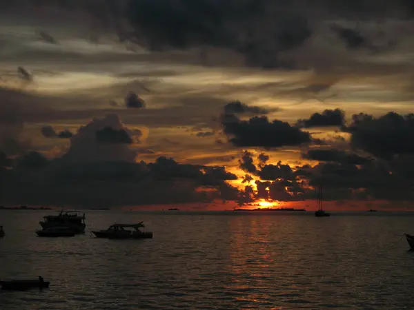 Закат Мальдивах Видом Залив Лодок — стоковое фото