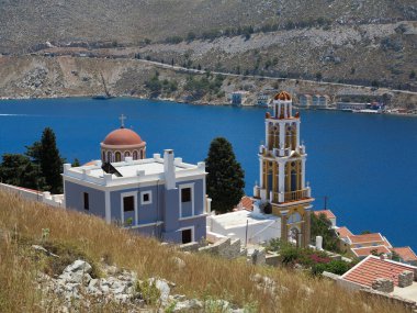 Turizm - Akdeniz Körfezi 'nin manzarası. Kilise manzarası.