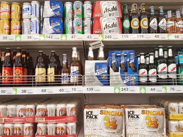 CHIANG RAI, THAILAND - OCTOBER 28 : various brand of beers for sale on supermarket stand or shelf in Big C Supercenter on October 28, 2016 in Chiang rai, Thailand. — Stock Photo, Image