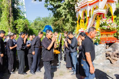 Chiang Rai, Tayland - 19 Kasım: ölü adamın ailesine teşekkür cenazeye Chiang rai, Tayland 19 Kasım 2016 üzerinde gelen kişilere