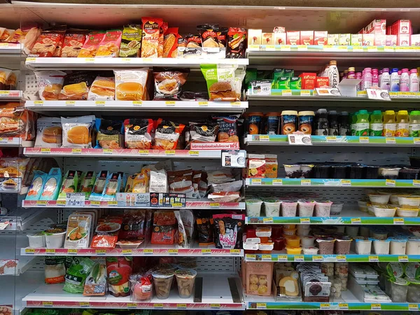 CHIANG RAI, THAILAND - NOVEMBER 26: various brand of instant frozen food and dessert in packaging for sale on supermarket stand or shelf in Seven Eleven on November 26, 2016 in Chiang rai, Thailand — Stok fotoğraf