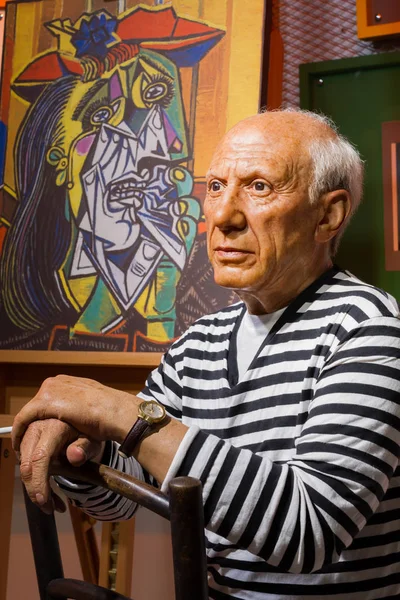 Bangkok, Tayland - 19 Aralık: Balmumu rakam Bangkok, Tayland için 19 Aralık 2015 tarihinde Madame Tussauds gelen ünlü Pablo Picasso