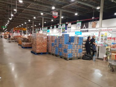 Chiang Rai, Tayland - 29 Kasım: süpermarket iç görünümüyle koridor veya Satılık çeşitli ürünler üzerinde 29 Kasım 2016 yılında Chiang rai, Tayland.