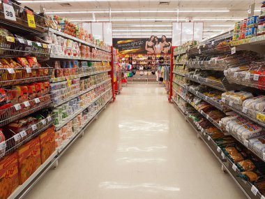 Chiang Rai, Tayland - 6 Şubat: süpermarket iç görünümünde büyük C Supercenter 6 Şubat 2017 yılında Chiang rai, Tayland tarihinde.