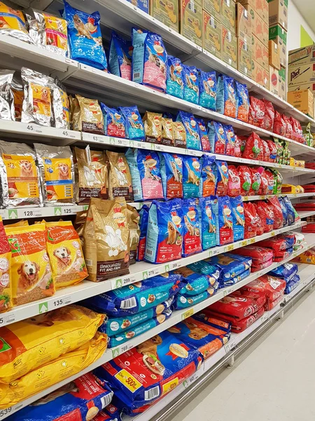 CHIANG RAI, THAILAND - FEBRUARY 6: various brand of food pet in packaging for sale on supermarket stand or shelf on February 6, 2017 in Chiang rai, Thailand. — Stock Photo, Image