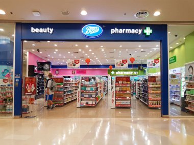 Chiang Rai, Tayland - 2 Şubat: mağaza iç görünüm Boots mağazası merkez Plaza ile 2 Şubat 2017 yılında Chiang rai, Tayland.