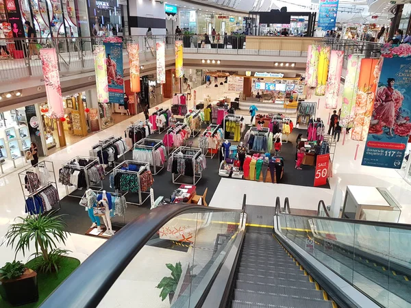 Chiang Rai, Thajsko - únor 2: obchodní dům vnitřní pohled se uličkou na Central Plaza na 2 února 2017 v Chiang rai, Thajsko. — Stock fotografie