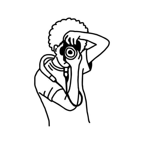 Man met afro haar nemen van foto's fotocamera - illustratie vector doodle hand getrokken, geïsoleerd op witte achtergrond — Stockvector