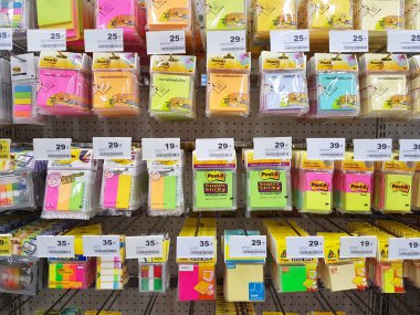 Chiang Rai, Tayland - 15 Şubat: çeşitli marka renkli sopa not ambalajında Satılık süpermarket stand veya raf üzerinde 15 Şubat 2017 yılında Chiang rai, Tayland.