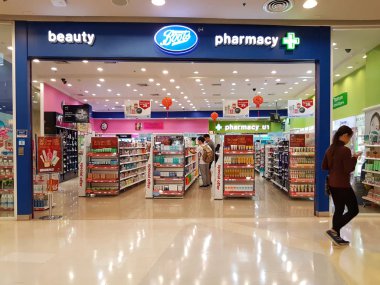 Chiang Rai, Tayland - 2 Şubat: mağaza iç görünüm Boots mağazası merkez Plaza ile 2 Şubat 2017 yılında Chiang rai, Tayland.