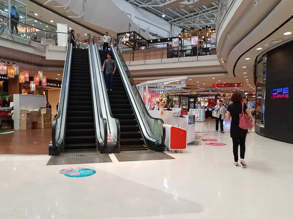 Chiang Rai, Tajlandia - 2 lutego: Department store Widok wewnątrz z korytarza w Central Plaza na 2 lutego 2017 w Chiang rai, Thailand. — Zdjęcie stockowe