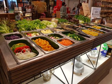 Chiang Rai, Tayland - 1 Mart: süpermarkette merkez Plaza on 1 Mart 2017 yılında Chiang rai, Tayland, salata barı