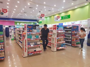 Chiang Rai, Tayland - 1 Mart: mağaza iç görünümü ile kozmetik dükkanında merkez Plaza mağazası Tarih 1 Şubat 2017 yılında Chiang rai, Tayland