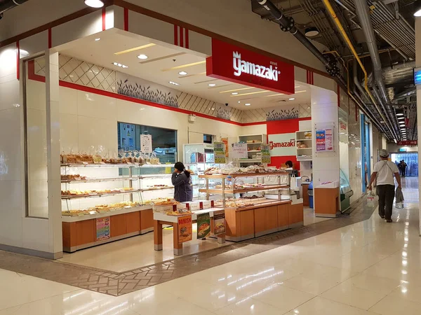 CHIANG RAI, TAILANDIA - 1 DE MARZO: Panadería Yamazaki en los grandes almacenes Central Plaza el 1 de marzo de 2017 en Chiang rai, Tailandia — Foto de Stock
