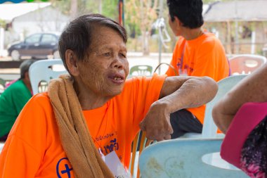 Chiang Rai, Tayland - 19 Şubat: cüzzam 19 Şubat 2016 üzerinde Chiang rai, Tayland acı kimliği belirsiz eski Asyalı kadın.