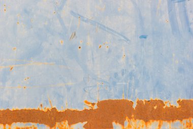 doku kirli kahverengi leke ile metal plaka