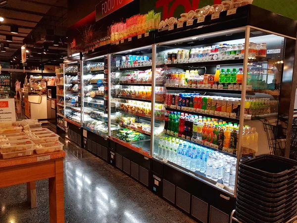 CHIANG RAI, THAILAND - MARCH 1 : Soft drinks aisle in supermarket in Central Plaza department store on March 1, 2017 in Chiang rai, Thailand — Stock Photo, Image