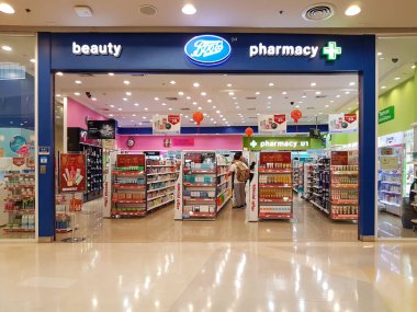 Chiang Rai, Tayland - 2 Şubat: mağaza iç görünüm Boots mağazası merkez Plaza ile 2 Şubat 2017 yılında Chiang rai, Tayland.