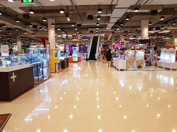 CHIANG RAI, THAILAND - FEVEREIRO 2: Loja de departamentos vista interior com corredor no Central Plaza em 2 de fevereiro de 2017 em Chiang rai, Tailândia . — Fotografia de Stock