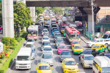 Bangkok, Tayland - 30 Aralık: Trafik sıkışıklığı 30 Aralık 2014 tarihinde Merkezi Bangkok Tayland Bangkok, Tayland.