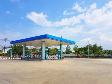Chiang Rai, Tayland - 8 Mayıs: Chiang rai, Tayland 8 Mayıs 2017 üzerinde Lpg benzin istasyonu boş.
