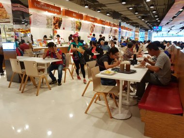 Chiang Rai, Tayland - 2 Şubat: mağaza iç görünüm ile gıda dilimi Central Plaza 2 Şubat 2017 yılında Chiang rai, Tayland.