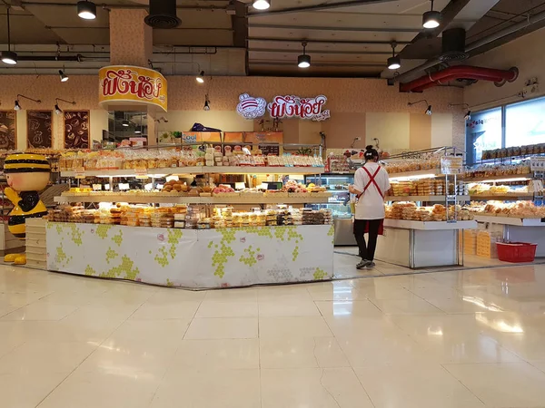 CHIANG RAI, TAILANDIA - 1 DE MARZO: Panadería de abejas bebé en los grandes almacenes Central Plaza el 1 de marzo de 2017 en Chiang rai, Tailandia — Foto de Stock