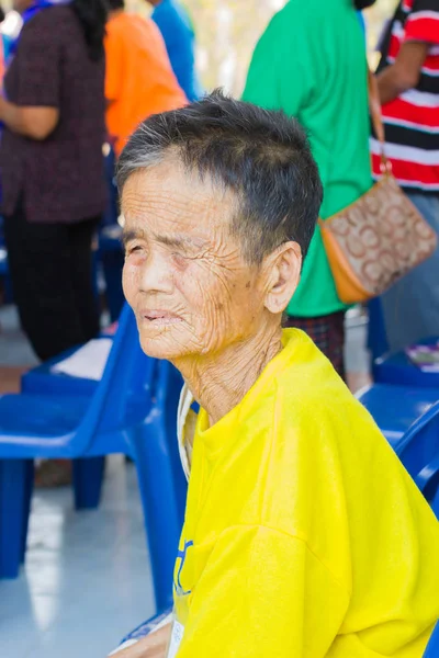 Chiang Rai, Tayland - 19 Şubat: cüzzam 19 Şubat 2016 üzerinde Chiang rai, Tayland acı kimliği belirsiz eski Asyalı kadın. — Stok fotoğraf