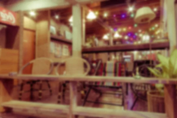 초록 밤-빈티지 복고 필터에에서 화려한 bokeh와 레스토랑 배경 흐림 — 스톡 사진