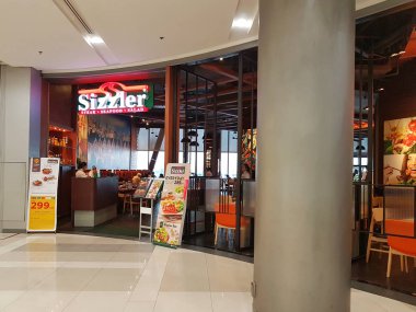 Bangkok, Tayland - 30 Mart: Merkez Chaengwattana mağazada 30 Mart 2017 üzerinde Bangkok, Tayland, Thailand, Sizzler Restoran.