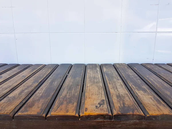 Стара плитка стіна і перспектива старовинної деревини. Фон для просування продукту на дисплеї . — стокове фото