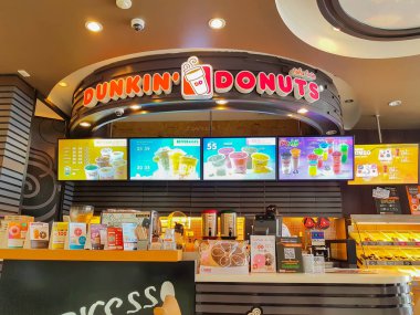 Chiang Mai, Tayland - 24 Haziran: iç Dunkin Donuts Dükkanı dekorasyonu üzerinde 24 Haziran 2017 Chiang Mai, Tayland ile.