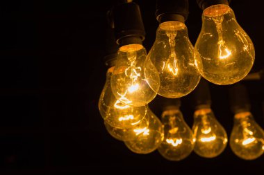 gece, soldaki boşaltmak eski vintage ampulleri