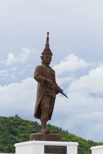 Král Narai památka nachází v Rajabhakti Park k uctění památky bývalého sedm velkých králů z každé éry., orientační a nejoblíbenější v Hua Hin beach — Stock fotografie