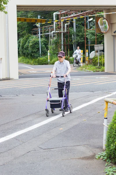 TOKYO, JAPAN - SEPTEMBER 16 : unidentified asian old leprosy man walking with wheel waker  for exercising in Tama Zensho Hospital on September 16, 2017 in Tokyo, Japan. — Stock Photo, Image