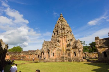 Buri Ram, Thailand - 8 Temmuz: tanımlanamayan turist Prasat Hin Phanom basamak 8 Temmuz 2017 yılında Buri Ram, Tayland ziyaret.