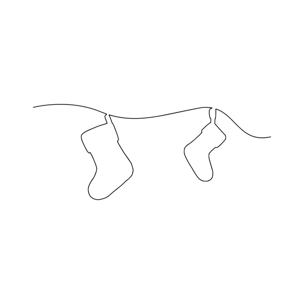 Christmas strumpor hängande på rep vektor illustration kontur svart linje isolerad på vit bakgrund — Stock vektor