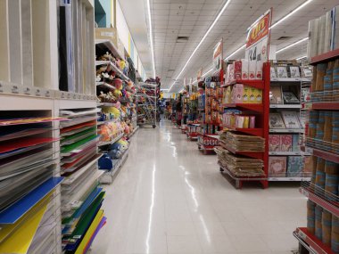 Chiang Rai, Tayland - 20 Kasım 2019 'da Chiang Rai, Tayland' da süpermarket standında ya da raflarda satıldı..