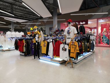 Chiang Rai, Tayland - 21 Kasım 2019 'da Chiang Rai, Tayland' da süpermarket vitrininde satıldı..