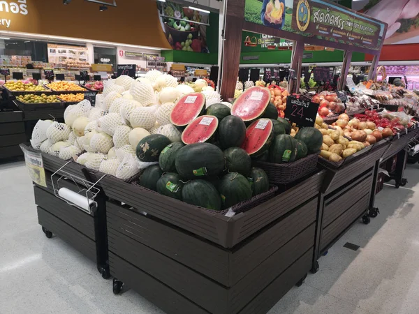 CHIANG RAI, THAILAND - NOVEMBER 21 : various kind of fruit sold on supermarket display shelf on November 21, 2019 in Chiang Rai, Thailand. — ストック写真