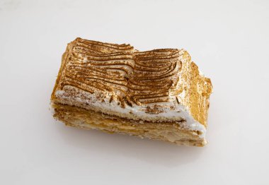 Çikolata, şeker, krema ve kremalı kek.